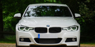 Aktywna piana i gąbki do polerowania samochodu – przydatne w auto detailingu