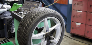 Naprawa czy wymiana uszkodzonej opony?