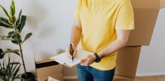 Dlaczego warto wybrać zaufanego kuriera poczty polskiej