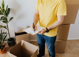 Dlaczego warto wybrać zaufanego kuriera poczty polskiej