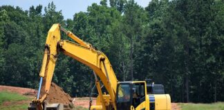 Czym różni się koparką od koparko-ładowarki?