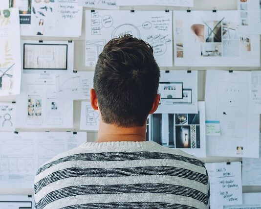 Kto jest projektantem poloneza?