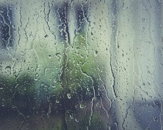 Dlaczego Przednia szyba zamarza szybciej? Dlaczego Przednia szyba zamarza szybciej?