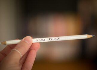 Czy wdychanie waty szklanej jest szkodliwe?