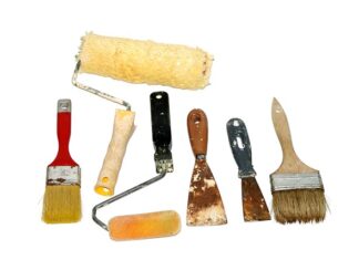 Czy można kłaść szpachlę na stary lakier?