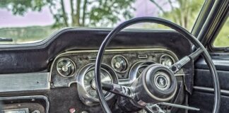 Ile kilometrów na godzinę jedzie Porsche?