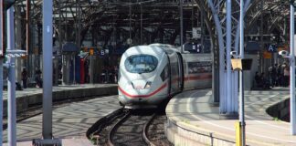 Czym odtłuścić szybę przed naklejeniem folii?