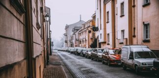 Ile kosztuje oklejenie całego auta?