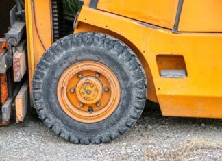 Profesjonalne nabijanie klimatyzacji w wózkach widłowych