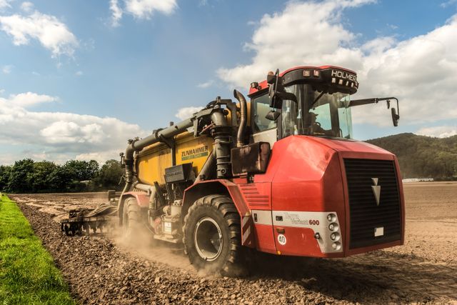 pexels-wolfgang-weiser-467045605-23541723 Operator maszyn